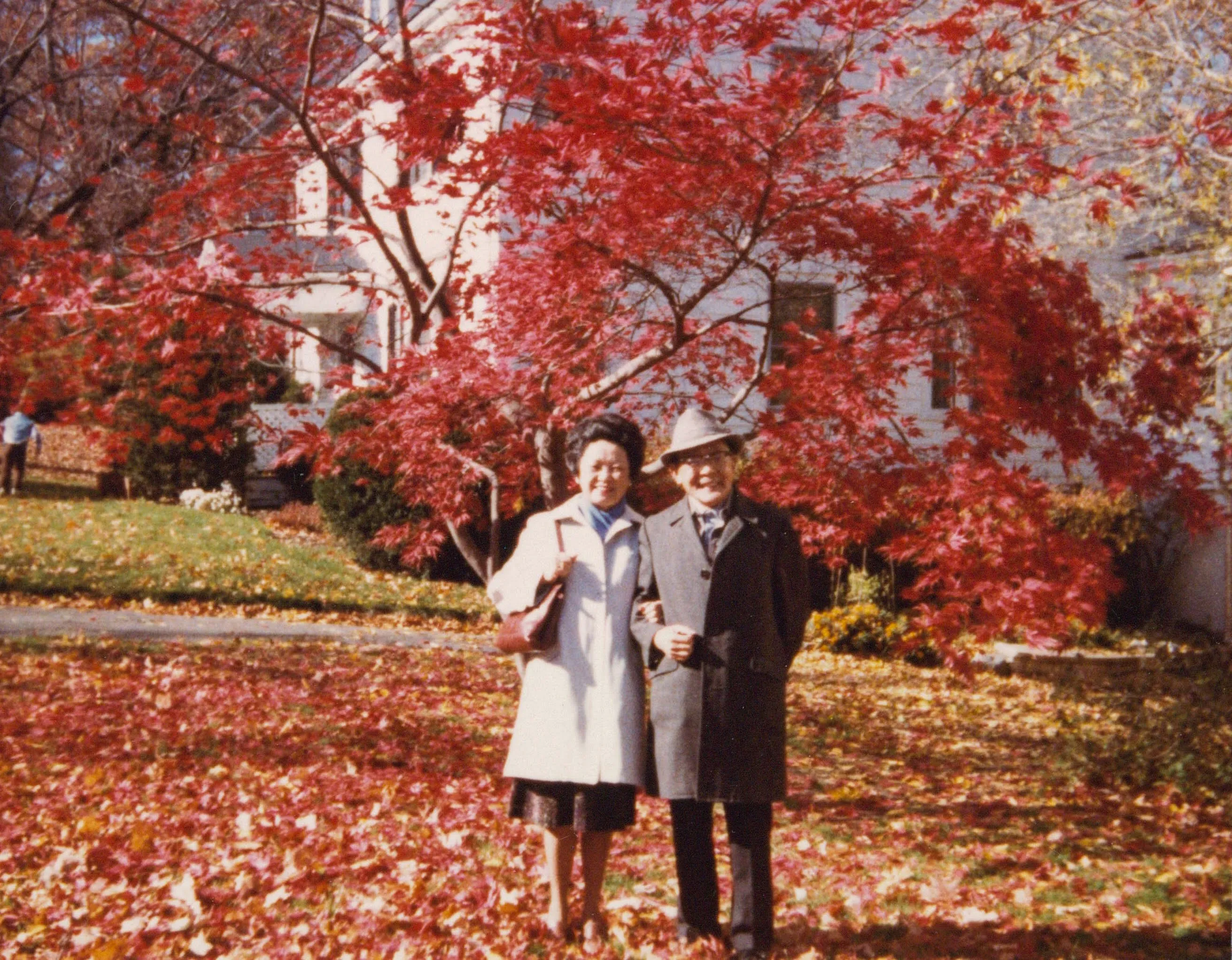 Pua Pua and Gung Gung outside the Glengarry house.